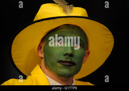 Londra, Regno Unito. 19 Maggio, 2016. Betway PDC Premier League Freccette. Play-Offs. Freccette fans in costume al 2016 Betway Premier League. Credit: Azione Plus immagini di sport/Alamy Live News Foto Stock