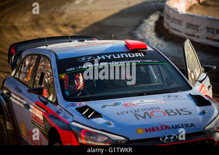 Lousada, Portogallo. 19 maggio, 2016. Dani Sordo (ESP) e Marc Marti (esp) in hyundai l20 wrc della Hyundai motorsport team n durante la wrc vodafone rally del Portogallo sss1 in lousada, Portogallo. Credito: diogo baptista/alamy live news Foto Stock