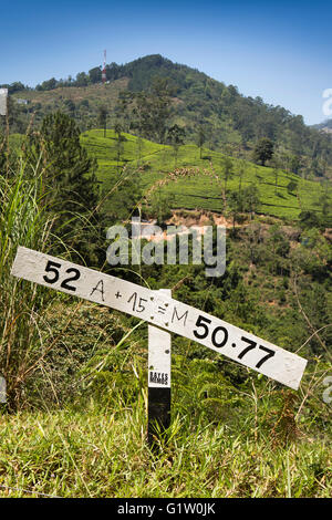 Sri Lanka, Ella, la pendenza della linea segno vicino Miriyakalle Tea Break Foto Stock