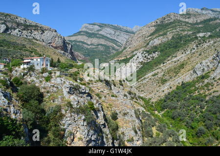 Vista sulle montagne in Old Bar, Montenegro Foto Stock