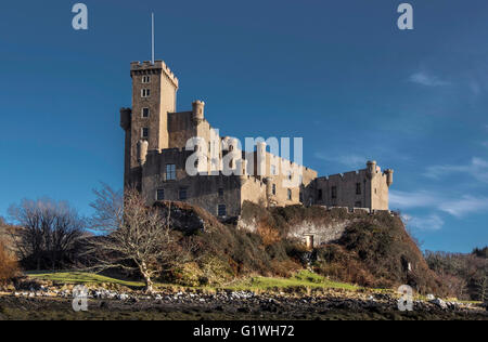 Il fiero e domina il castello di Dunvegan. Foto Stock