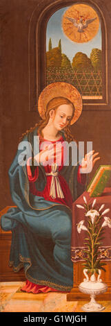 AVILA, Spagna, aprile - 18, 2016: Vergine Maria (parte dell'Annunciazione) pittura su legno come lo sportello sinistro. Foto Stock