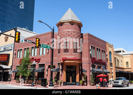 La Cheesecake Factory edificio nel centro di Fort Worth. Texas, Stati Uniti d'America Foto Stock