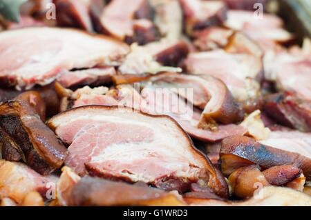 Arrosto, carne affumicata fette. Sfondo di cibo Foto Stock