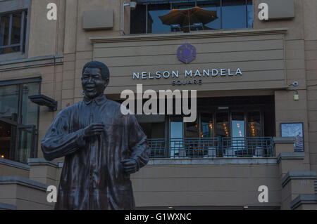 Il Nelson Mandela Square è uno spazio pubblico e area commerciale Foto Stock