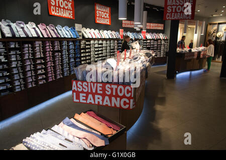 Austin Reed file bando per la somministrazione con 1.000 posti di lavoro a rischio, Regent Street, Londra, Inghilterra, Regno Unito Foto Stock