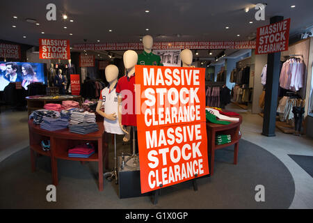 Austin Reed file bando per la somministrazione con 1.000 posti di lavoro a rischio, Regent Street, Londra, Inghilterra, Regno Unito Foto Stock