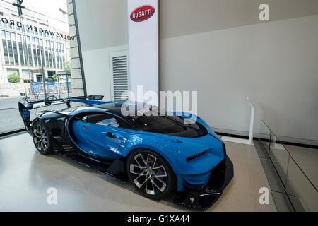 Bugatti Veyron vision Gran verità lapalissiana GT6 concept car sul display alla Volkswagen Auto Forum showroom a Berlino Germania Foto Stock