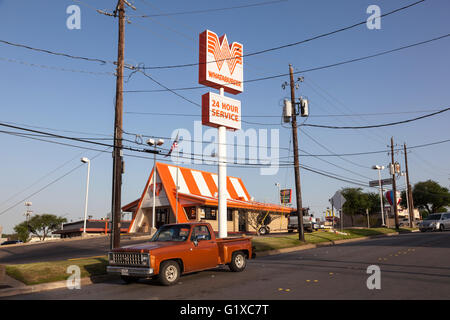American fast food ristorante Whataburger in Texas. Fort Worth, Texas, Stati Uniti d'America Foto Stock