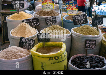 Mercato di San Camilo ad Arequipa, Perù. Foto Stock