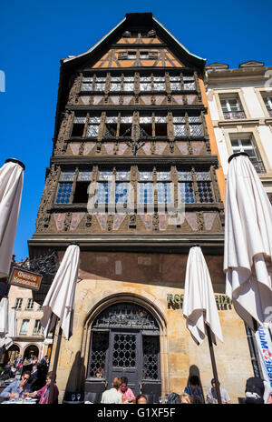 Maison Kammerzell casa medioevale del XVI secolo e la caffetteria terrazza, Strasburgo, Alsazia, Francia Foto Stock