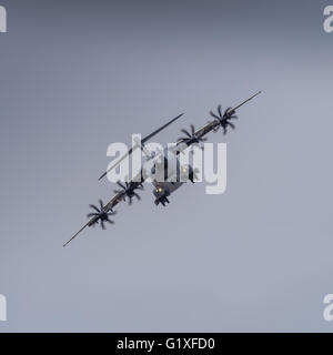 Un Airbus A400M Atlas aeromobile in volo Foto Stock