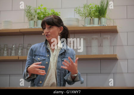 Londra, Regno Unito. Il 20 maggio 2016. Davina McCall in apertura della BBC Good Food Show summer tre giorni Pranzo con i colloqui ,cottura dal vivo i migliori chef a Londra , Credito: Paolo Quezada-Neiman/Alamy Live News Foto Stock