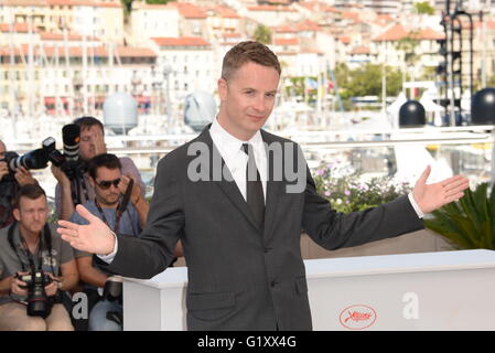 Cannes, Francia. Il 20 maggio 2016. Direttore di Nicolas Winding Refn assiste il 'i Neon Demon' photocall durante la sessantanovesima annuale di Cannes Film Festival presso il Palais des Festivals il 20 maggio 2016 a Cannes, Francia. Credito: Federico Injimbert/ZUMA filo/Alamy Live News Foto Stock