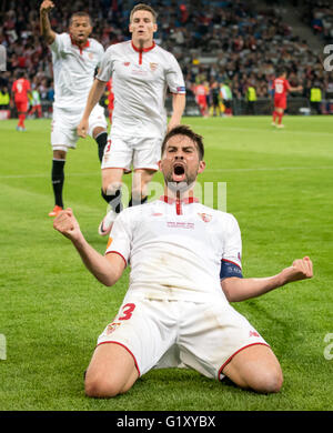 Basel, Svizzera. 18 Maggio, 2016. Sevilla di coke durante il 2016 UEFA Europa League Soccer Match Liverpool FC vs FC Sevilla a Basilea, in Svizzera, il 18 maggio 2016. Foto: Thomas Eisenhuth/dpa - nessun filo SERVICE - © dpa/Alamy Live News Foto Stock