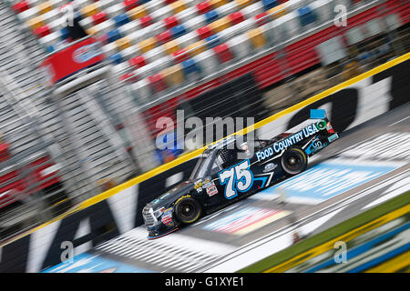 Concord, NC, Stati Uniti d'America. 19 Maggio, 2016. Concord, NC - 19 Maggio 2016: Caleb Holman (75) pratiche per l'istruzione NC Lottery 200 al Charlotte Motor Speedway in concordia, NC. © csm/Alamy Live News Foto Stock