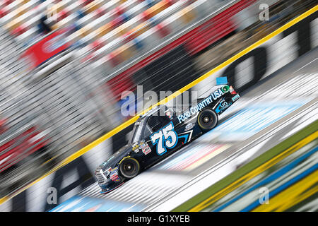 Concord, NC, Stati Uniti d'America. 19 Maggio, 2016. Concord, NC - 19 Maggio 2016: Caleb Holman (75) pratiche per l'istruzione NC Lottery 200 al Charlotte Motor Speedway in concordia, NC. © csm/Alamy Live News Foto Stock