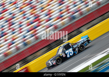 Concord, NC, Stati Uniti d'America. 19 Maggio, 2016. Concord, NC - 19 Maggio 2016: Caleb Holman (75) pratiche per l'istruzione NC Lottery 200 al Charlotte Motor Speedway in concordia, NC. © csm/Alamy Live News Foto Stock