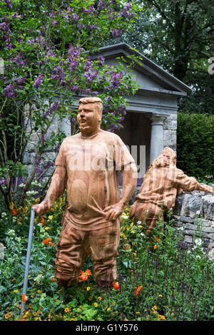 Londra, Regno Unito. 21 maggio 2016. Nella foto: sculture in legno di giovani che hanno sperimentato la meningite in la meningite ora giardino Futures. Sono in corso i preparativi per la mostra Giardini e le composizioni floreali della RHS Chelsea Flower Show. Il 2016 Chelsea Flower Show apre al pubblico il Martedì, 24 maggio 2016. Credito: Immagini vibranti/Alamy Live News Foto Stock