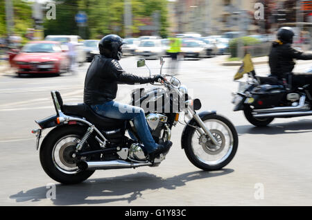 WROCLAW, Polonia - 21 Maggio: Unidentified motociclista rides motore durante la Harley-Davidson parade. Alcune migliaia di motociclisti uniti elfica Bike Fest il 21 maggio 2016 a Wroclaw. Credito: Bartlomiej Magierowski/Alamy Live News Foto Stock