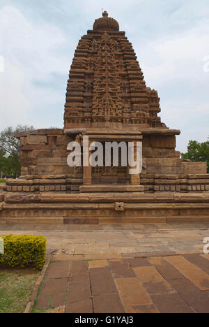 Tempio Galaganatha, Pattadakal tempio complesso, Pattadakal, Karnataka, India. Andhakasurari Siva nel sud ghanadvara. Foto Stock