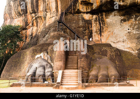 La Porta del Leone, Sigiriya rock fortezza, Sri Lanka Foto Stock