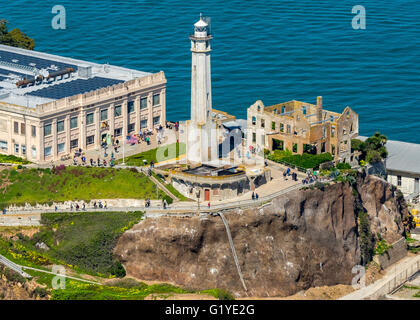 Isola prigione di Alcatraz, Isola di Alcatraz con il faro, vista aerea di San Francisco San Francisco Bay Area, California, Stati Uniti d'America Foto Stock