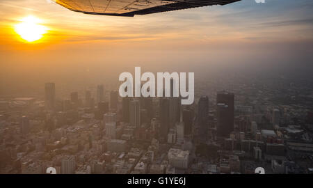 Grattacieli del centro cittadino di Los Angeles di haze, smog, Los Angeles, nella contea di Los Angeles, California, Stati Uniti d'America Foto Stock