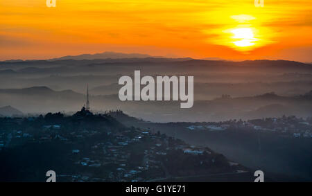 Tramonto su Hollywood Hills, Los Angeles, nella contea di Los Angeles, California, Stati Uniti d'America Foto Stock