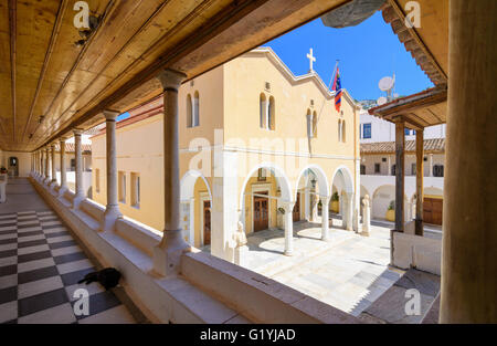 Kimisis tis Theotokou o Cattedrale di Hydra visto dal monastero di clausura, Hydra Town, Hydra Island, Grecia Foto Stock