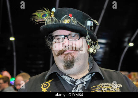 Uomo vestito come fantascienza carattere 'Judge Dredd' a Londra Sci-Fi  festival 2013 Foto stock - Alamy