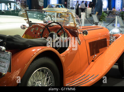 Verona, Italia - 25 Maggio 2015: Il comune di Verona organizza un incontro gratuito di sport e auto d'epoca. Sono esposti i Foto Stock