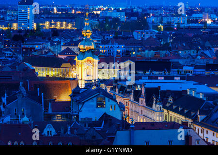 Stadtpfarrkirche in Graz di notte Foto Stock