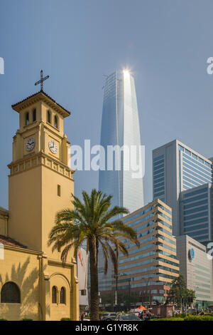 La Cattedrale castrense e il centro Costanero a Santiago del Cile, America del Sud. Foto Stock