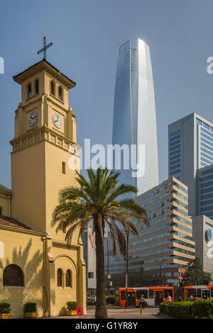 La Cattedrale castrense e il centro Costanero a Santiago del Cile, America del Sud. Foto Stock