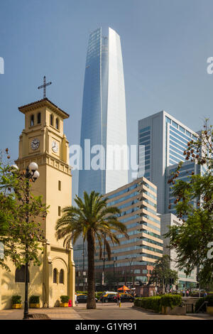 La Cattedrale castrense e il centro Costanero a Santiago del Cile, America del Sud. Foto Stock