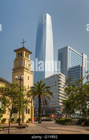 La Cattedrale castrense e il centro Costanero a Santiago del Cile, America del Sud. Foto Stock