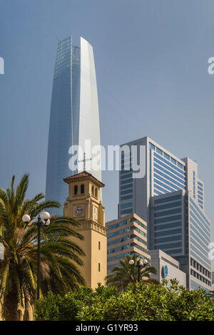 La Cattedrale castrense e il centro Costanero a Santiago del Cile, America del Sud. Foto Stock