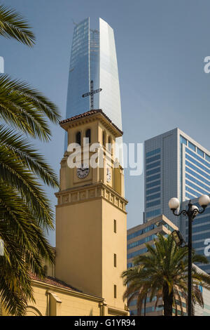 La Cattedrale castrense e il centro Costanero a Santiago del Cile, America del Sud. Foto Stock