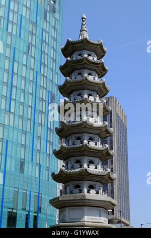 La Pagoda costruita nel 2003 nel quartiere cinese di Birmingham, Regno Unito Foto Stock