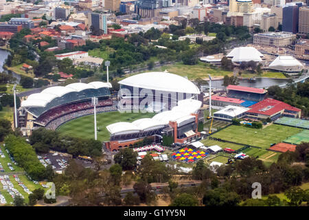 La città di Adelaide in Australia con una partita di cricket di essere riprodotti su Adelaide Oval Foto Stock