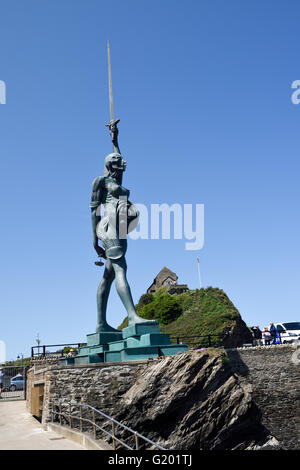 Verity è un acciaio inossidabile e la statua in bronzo creata da Damien Hirst. Ilfracombe,North Devon, Regno Unito. Foto Stock