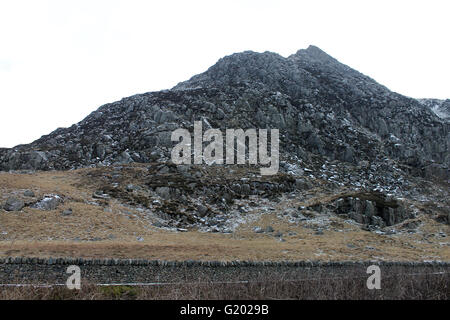 Monte Tryfan nella valle Ogwen Parco Nazionale di Snowdonia Foto Stock