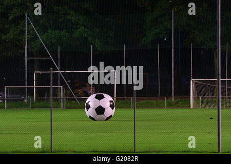 Giant soccer ball on a playing field at night Foto Stock