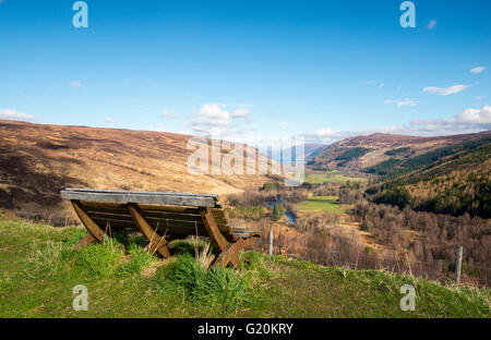 Vista verso la testa del Loch Ginestra e la cittadina di Ullapool, Wester Ross Scotland Regno Unito Foto Stock