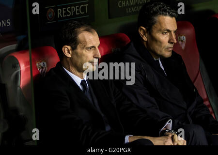 Massimiliano Allegri, capo allenatore prima la UEFA Champions League Gruppo D partita di calcio tra Sevilla FC e la Juventus a Estadio Ramon Sanchez Pizjuan in Sevilla, Spagna, 8 dicembre, 2015 Foto Stock
