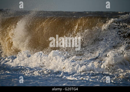 Mare mosso a Cley in autunno North Norfolk Foto Stock