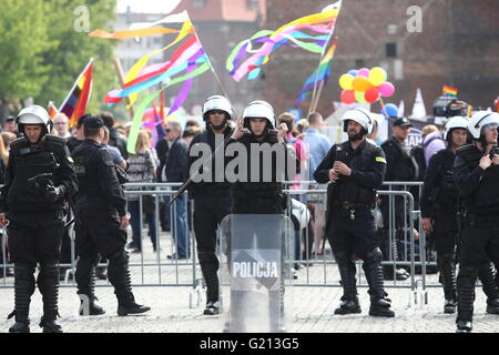 Gdansk, Polonia 21st, maggio 2016 persone prende parte alla LGBT sostenitori rally in Gdansk. I partecipanti ha chiesto il rispetto di diritti dei gay in Polonia. Credito: Michal Fludra/Alamy Live News Foto Stock