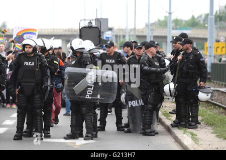 Gdansk, Polonia 21st, maggio 2016 persone prende parte alla LGBT sostenitori rally in Gdansk. I partecipanti ha chiesto il rispetto di diritti dei gay in Polonia. Credito: Michal Fludra/Alamy Live News Foto Stock