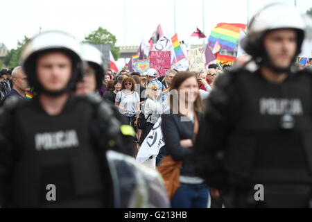 Gdansk, Polonia 21st, maggio 2016 persone prende parte alla LGBT sostenitori rally in Gdansk. I partecipanti ha chiesto il rispetto di diritti dei gay in Polonia. Credito: Michal Fludra/Alamy Live News Foto Stock